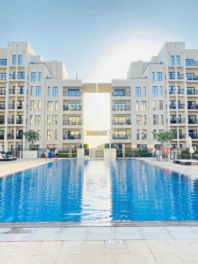 Lovely calm 3BR Apt Easy Accessibility to central Dubai with huge balcony and pool view Town Square - 4
