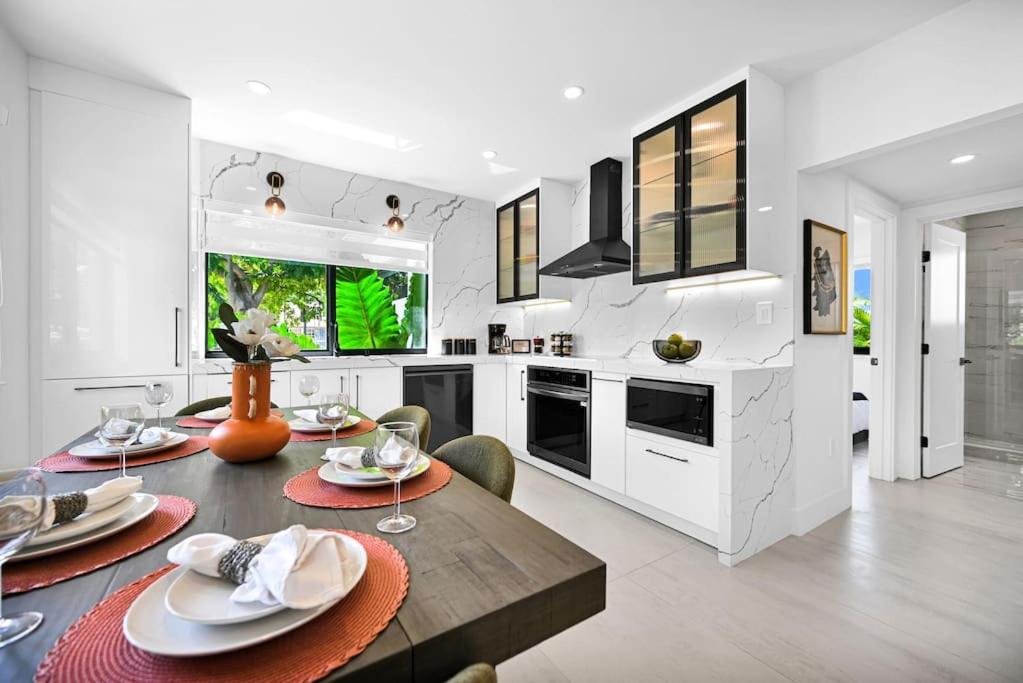 Stylish Modern Home near Wynwood & Design District - 4