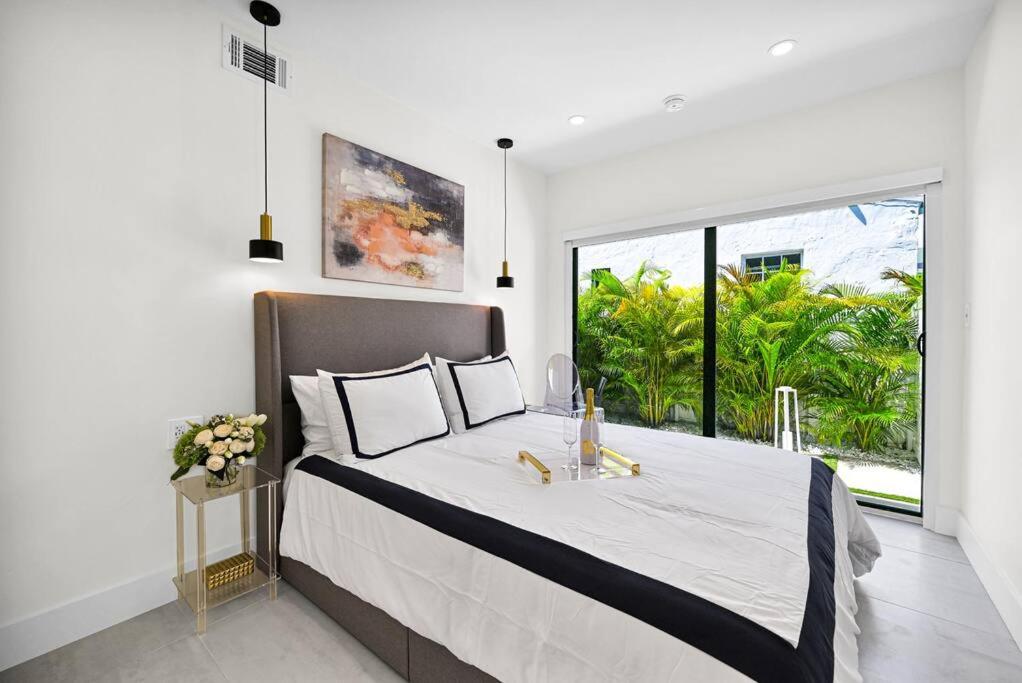 Stylish Modern Home near Wynwood & Design District - 2