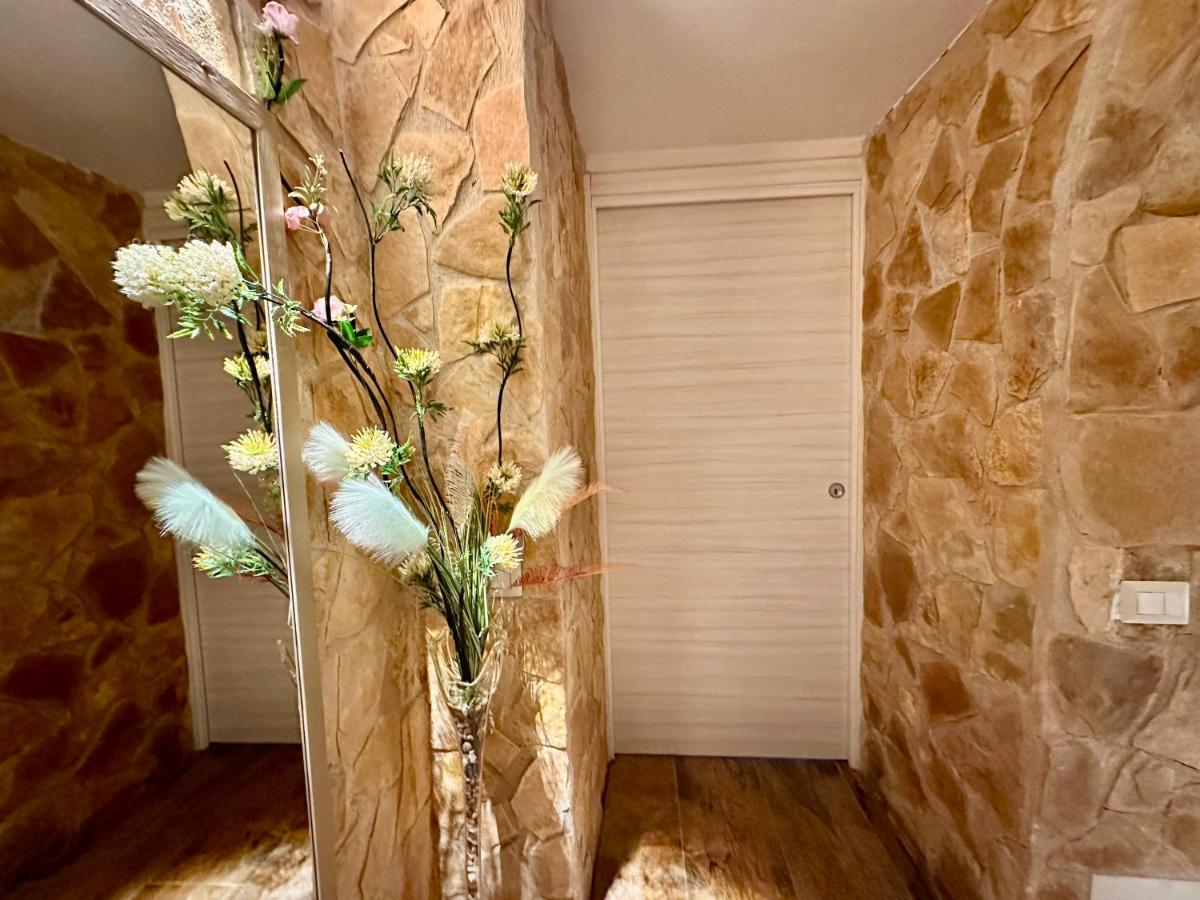 Window in the Stone Naples - 4