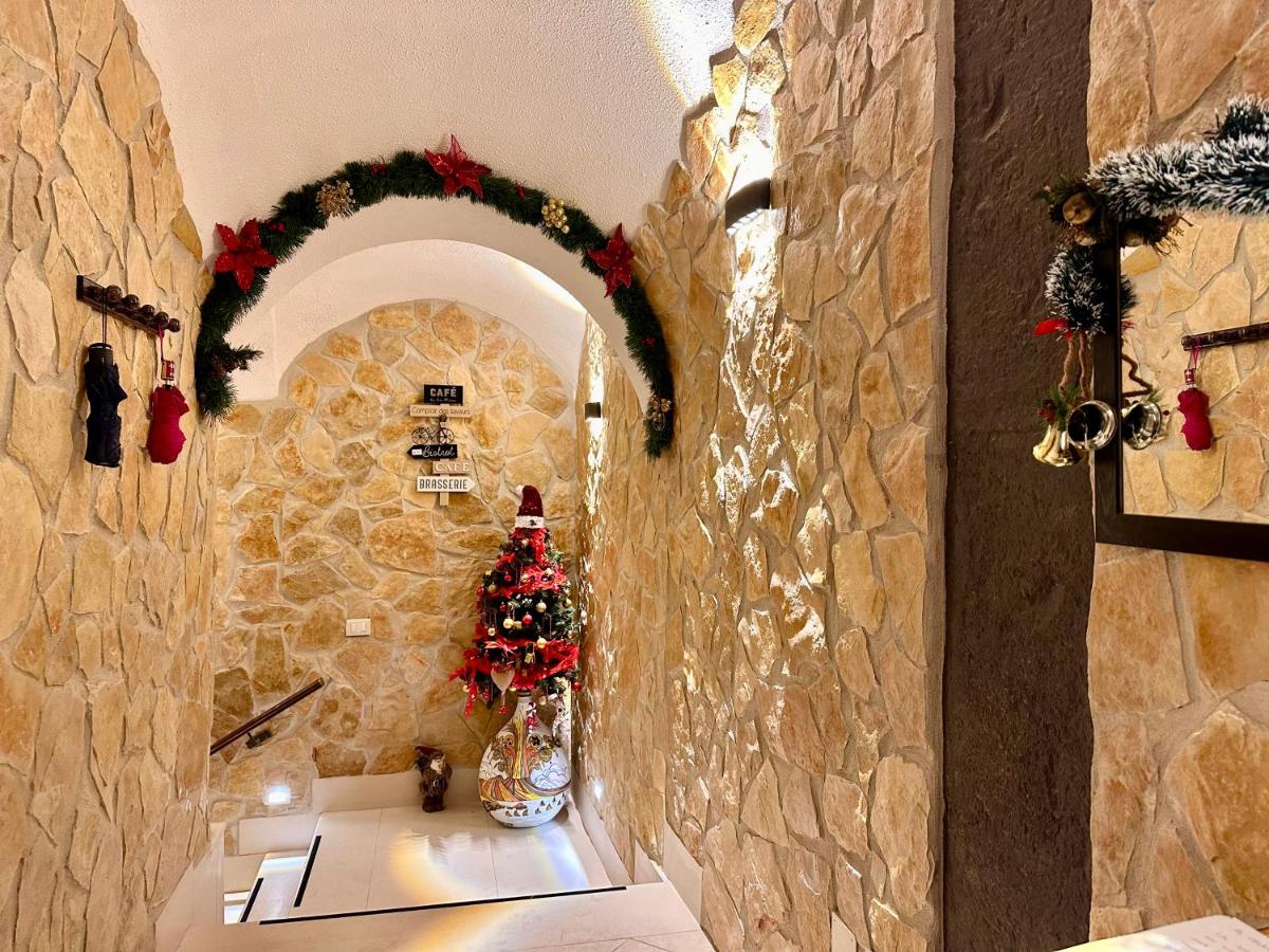 Window in the Stone Naples - 3