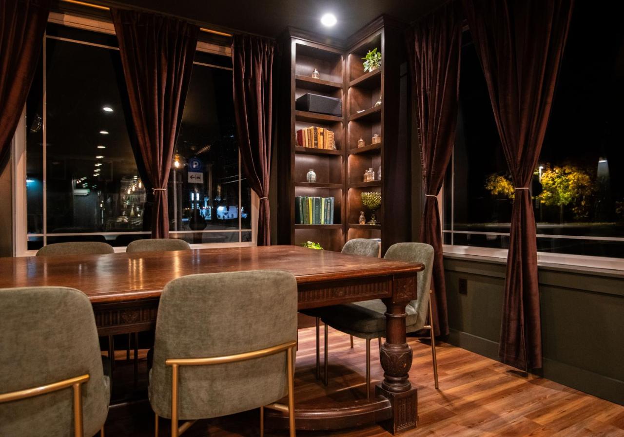 The Pathmaker Hotel — photo 17