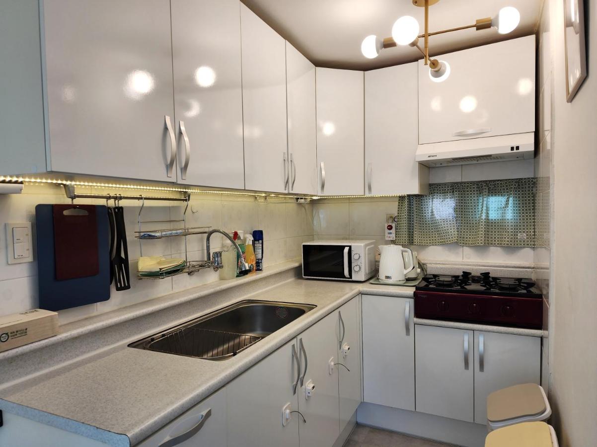 Gyedong byeolchae, Bukchon hanok village & Namsan tower city view Warm morning sunshine Tranquil Rest - 2