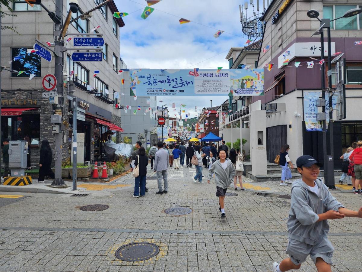 Gyedong byeolchae, Bukchon hanok village & Namsan tower city view Warm morning sunshine Tranquil Rest - 5