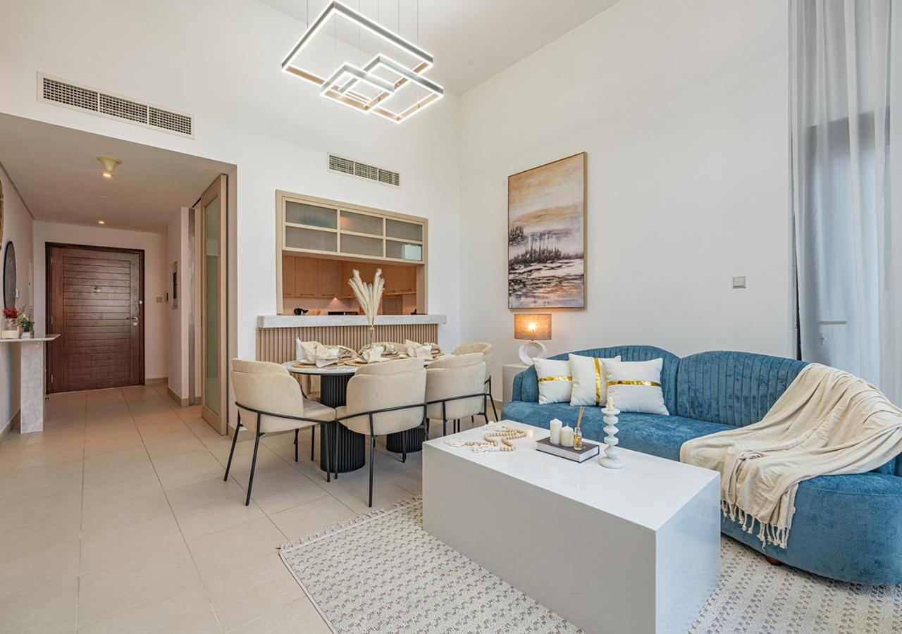 Luxurious 2-bedroom Apartment in Downtown with Burj Khalifa View - 5