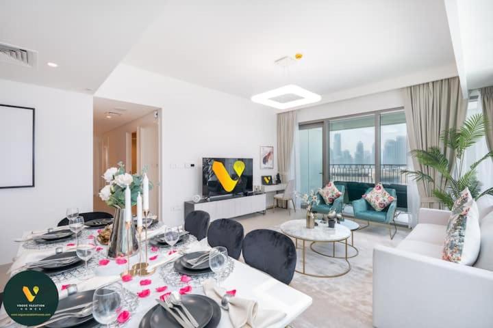 Vogue Vacation Homes, Downtown Views II with Direct Access to Dubai Mall Via a Climate Controlled Bridge, Three Bedroom Apartment plus kids room and Balcony with Burj Khalifa View - 2