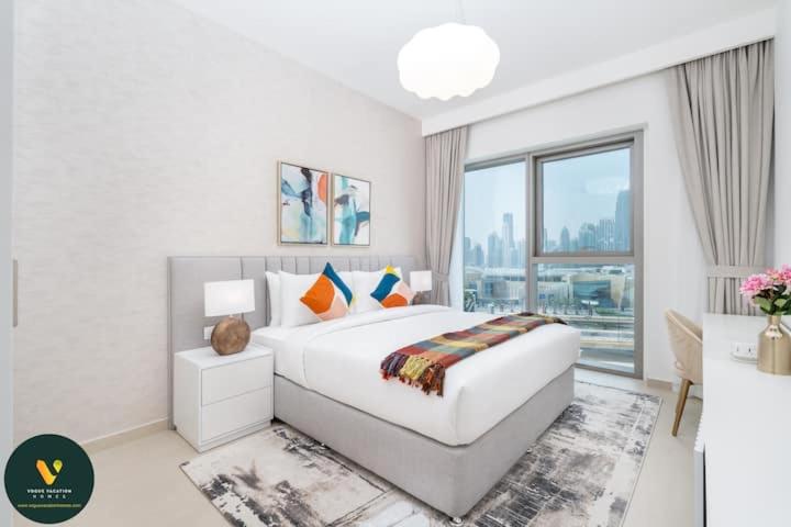 Vogue Vacation Homes, Downtown Views II with Direct Access to Dubai Mall Via a Climate Controlled Bridge, Three Bedroom Apartment plus kids room and Balcony with Burj Khalifa View - 4
