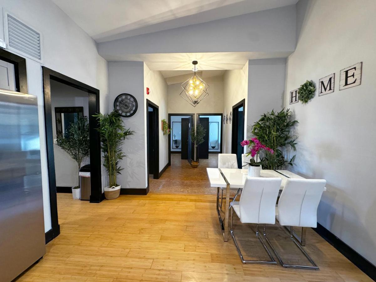 Bright & New Room Shared Apartment NYC Bus - 4