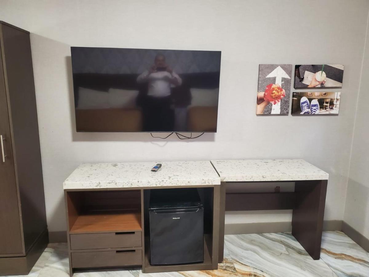 The Essence Hotel at JFK — photo 11
