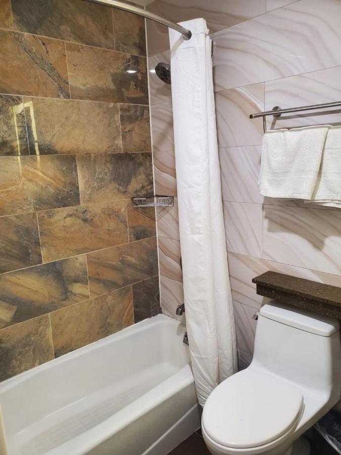 The Essence Hotel at JFK - 3