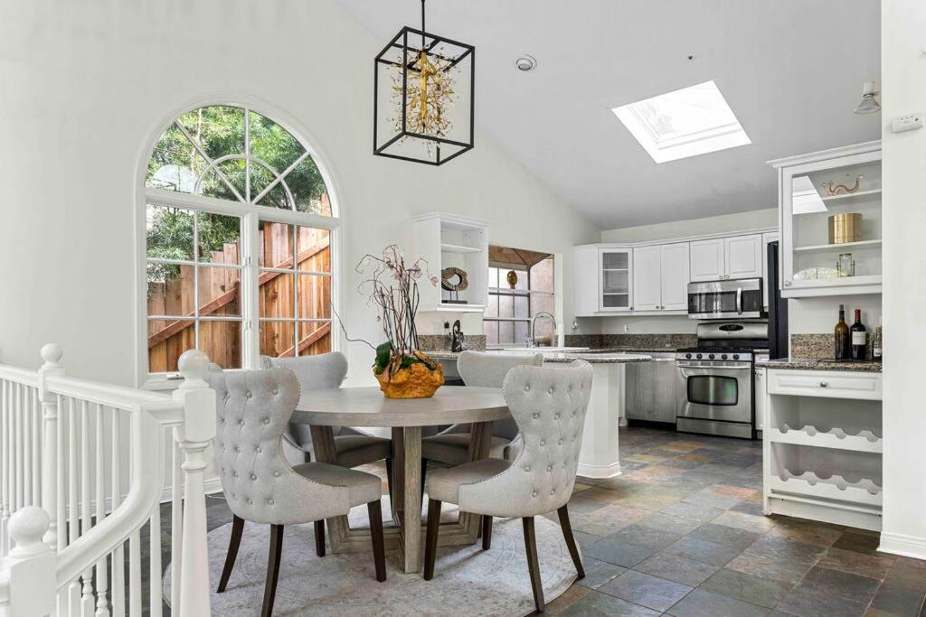 Stunning Mediterranean Mansion in Laurel Canyon - 4