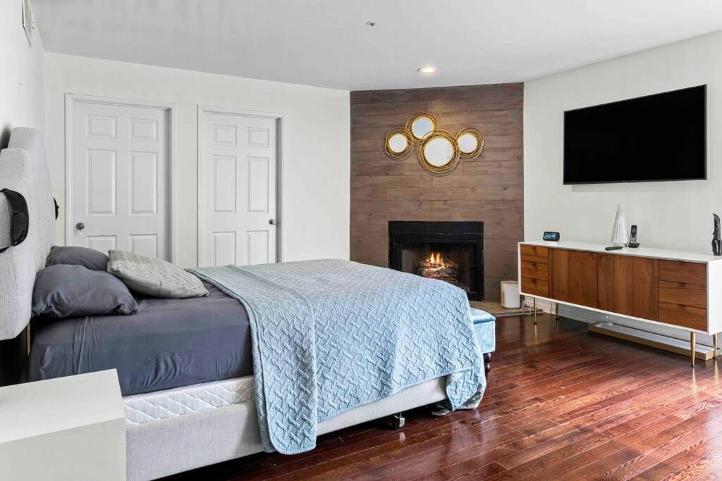 Stunning Mediterranean Mansion in Laurel Canyon - 2