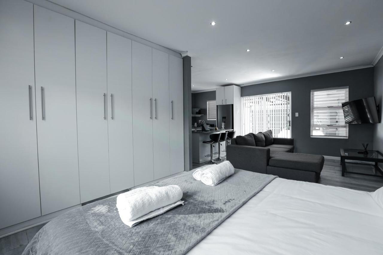 Milo's Sky Grey Guest House - No Load shedding - 2