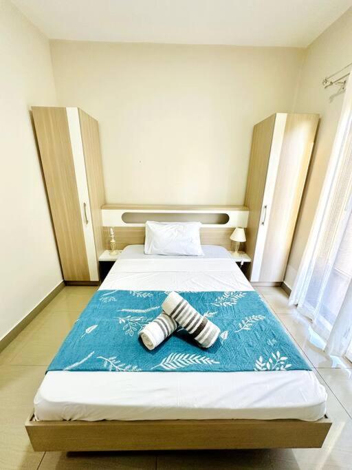 Modern 3 bed flat with pool - 3