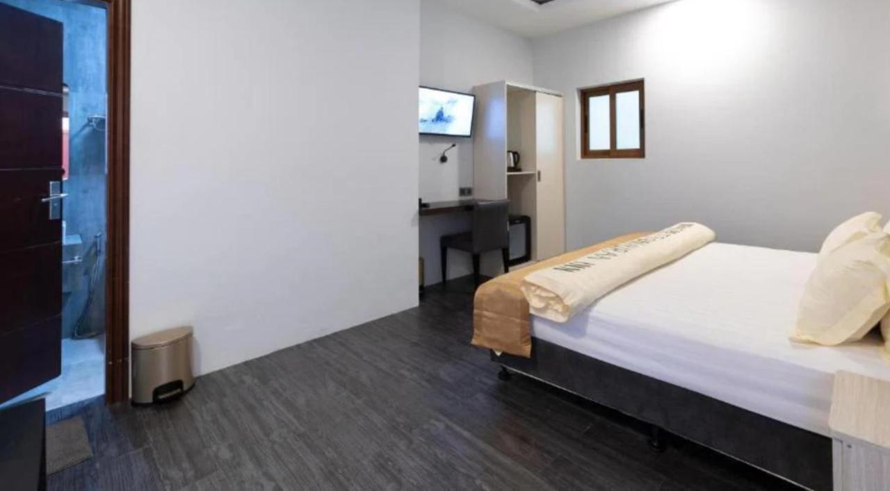 Dhiffushi Tourist Hotel - 5