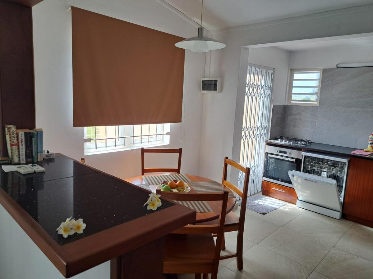 Sunshine Beach Villa - 4