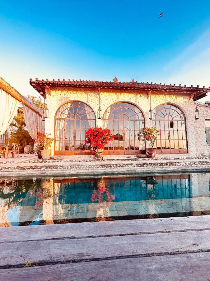 4 Bedrooms Villa by Toraja Bambu at Uluwatu Seaview 25 mts Pool