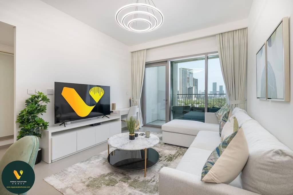 Vogue Vacation Homes, Downtown Views II with Direct Access to Dubai Mall Via a Climate Controlled Bridge, One Bedroom Apartment with Balcony and City View - 2