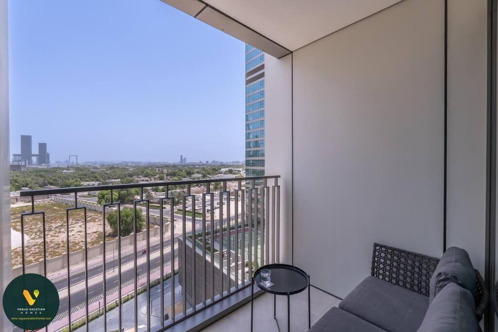 Vogue Vacation Homes, Downtown Views II with Direct Access to Dubai Mall Via a Climate Controlled Bridge, One Bedroom Apartment with Balcony and City View - 3