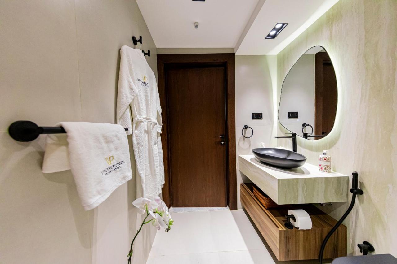 VIP Experience Dubai Downtown at Boulevard Central T2 - Burj Khalifa View - Modern Luxury Apartments - 3