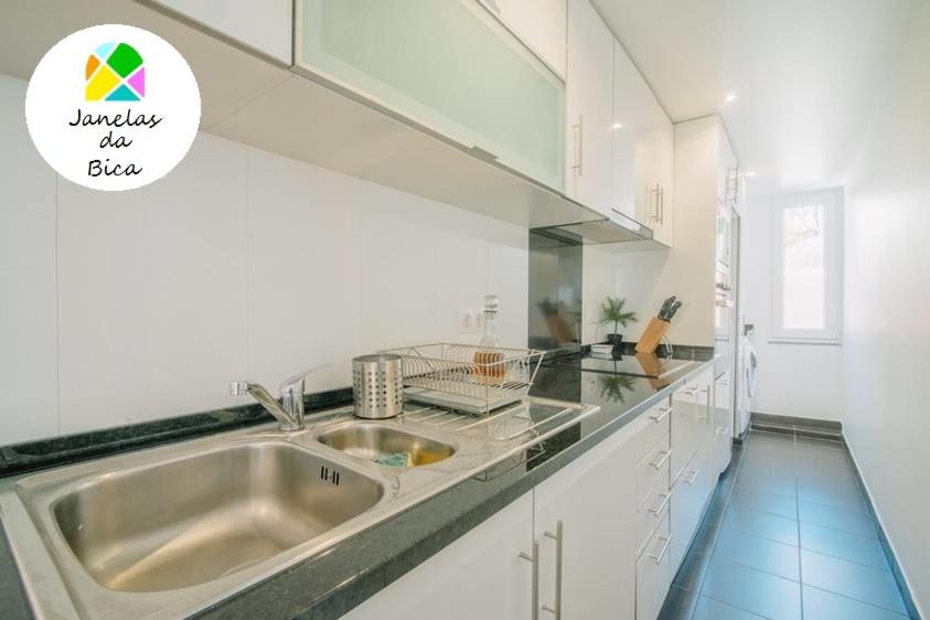 Windows of Bica-great view over river - 3