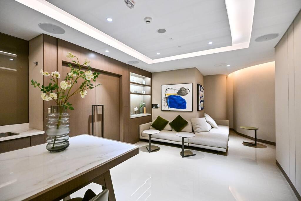 Full Burj and Fountain View, Luxury 2BR, Sleeps 8, Walk to Dubai Mall - 4