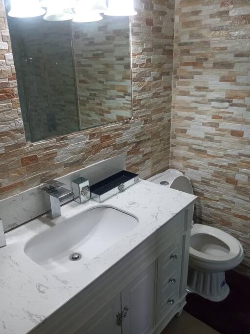 Kangol's studio apartment - 3