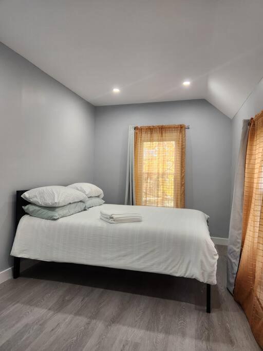 Two-Bedroom Home 25 min to NYC free parking-UNIT-2 - 2