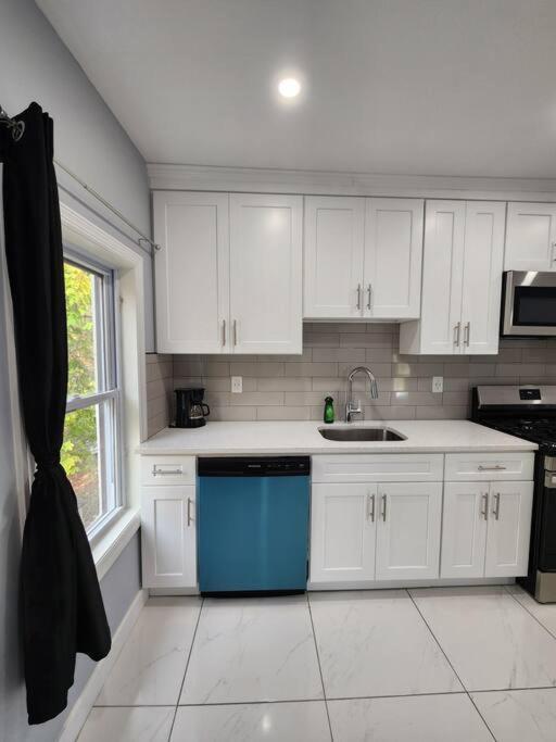 Two-Bedroom Home 25 min to NYC free parking-UNIT-2 - 4