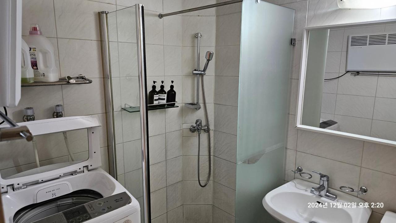 Hongdae Residence-5 1min from Hongik Uni station Exit #1 - 3