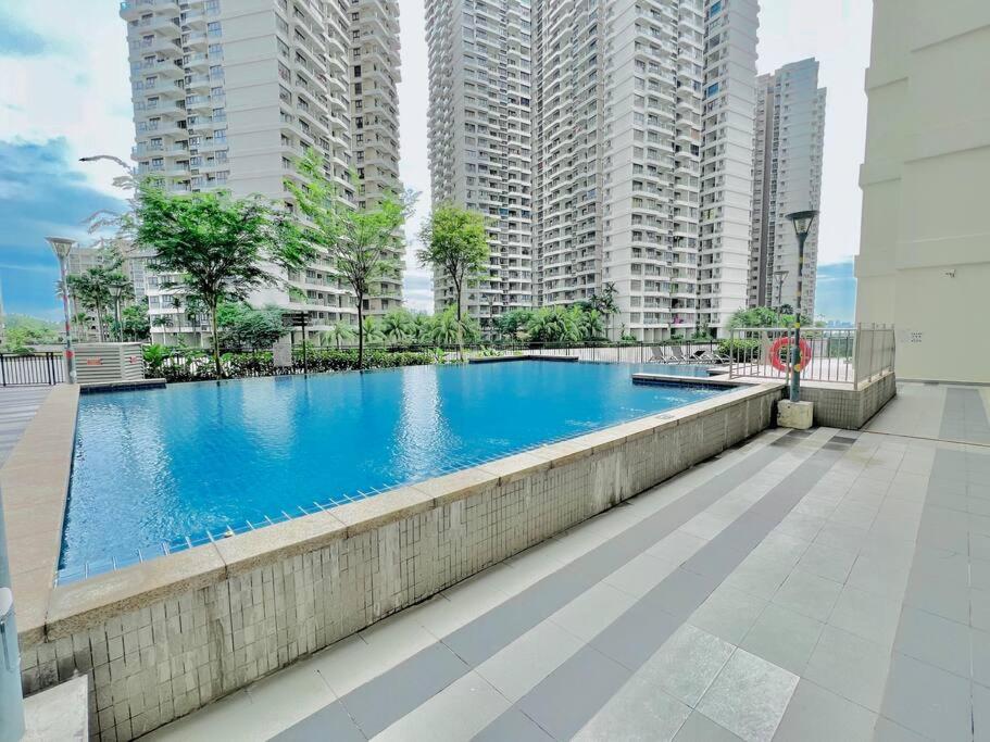 Country Garden Danga Bay Lovell by R9 HomeStay - 4