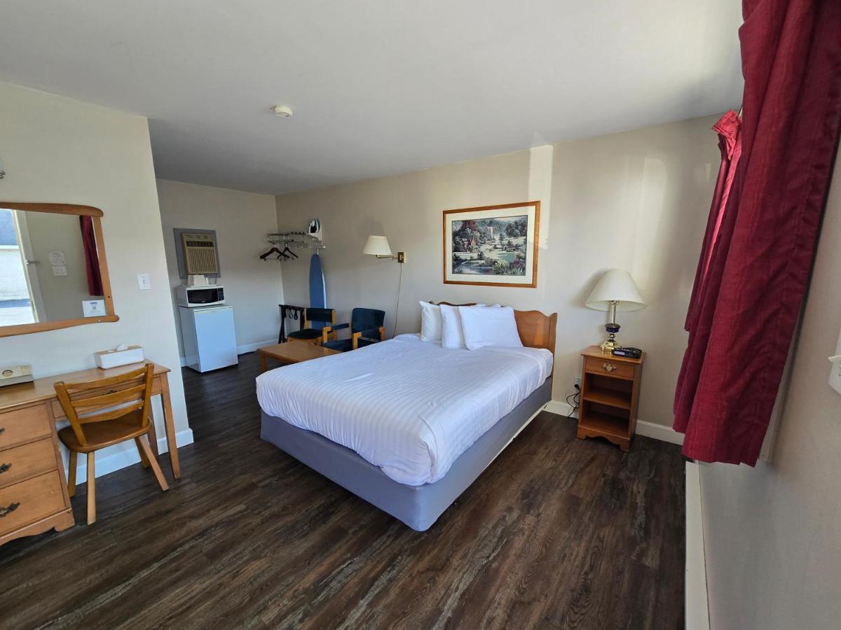 Colonial Lodge Motel — photo 20