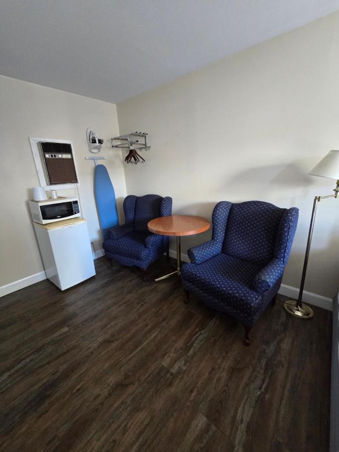 Colonial Lodge Motel — photo 10
