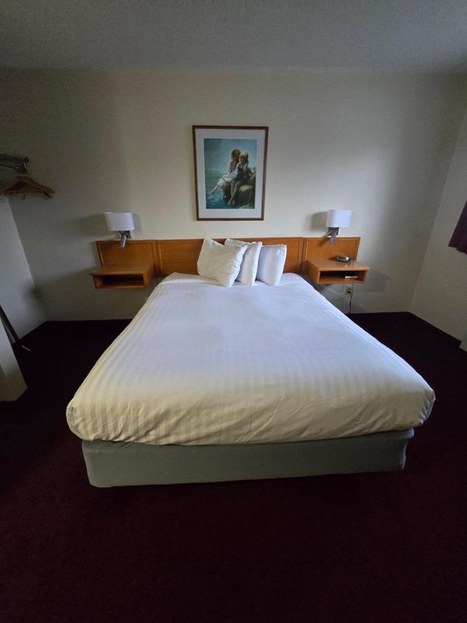 Colonial Lodge Motel — photo 23