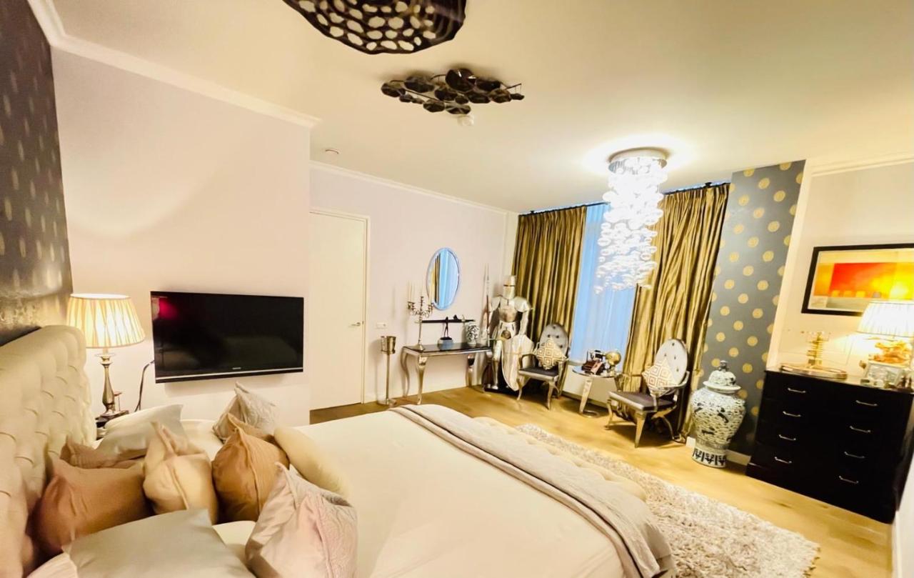 Luxury City Center apartment with Canal view 1 kingsize bed and 1 sleeping sofa - 5