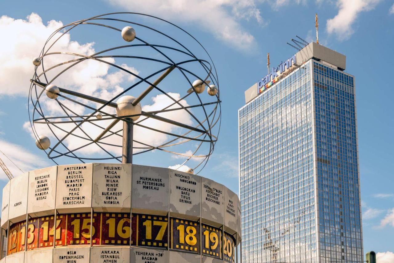 Park Inn by Radisson Berlin Alexanderplatz in Berlin - Touch the clouds in the heart of Berlin’s Alexanderplatz.
