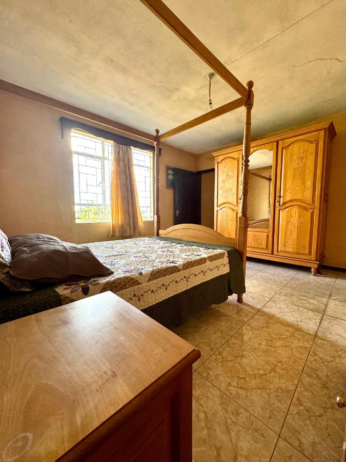 Transit Home - 10 mins from airport & Blue Bay Beach - 2