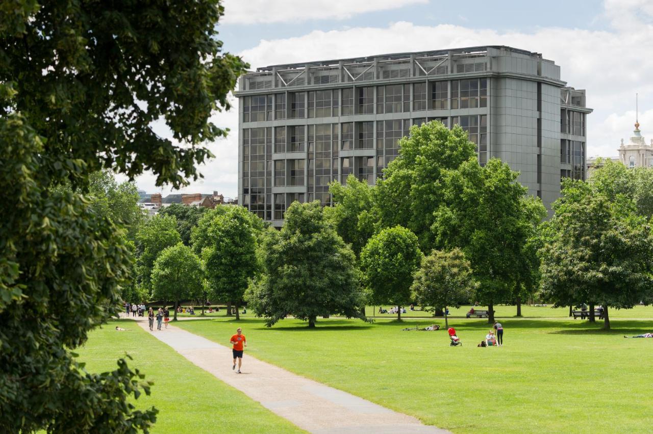 Royal Garden Hotel - 3