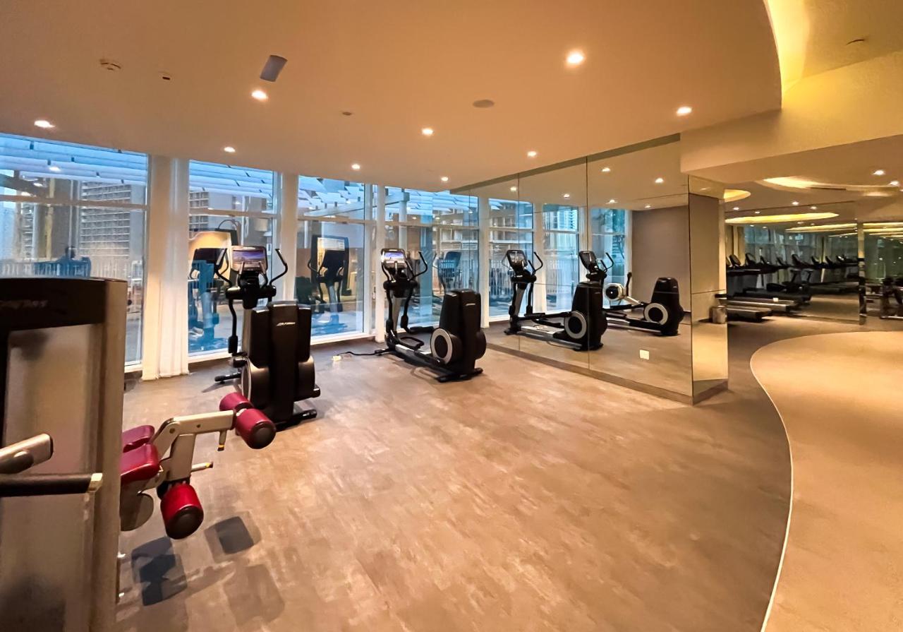 Luxury 3BR Burj Khalifa View Infinity Pool Spa Gym - 5