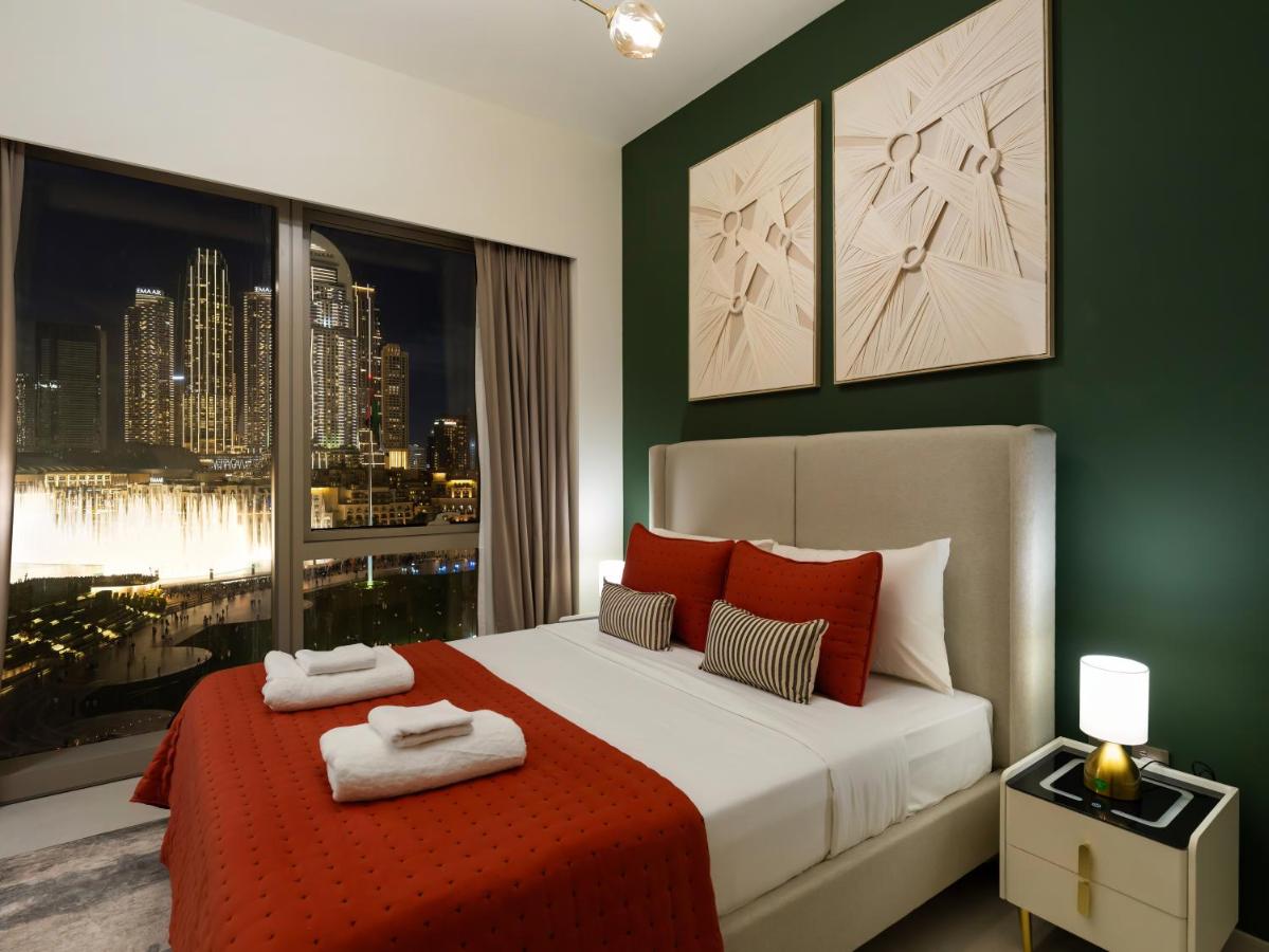 Luxury Two Bedroom Apartment with Balcony, Full Burj Khalifa & Fountain Views by Delujo Stays - 5