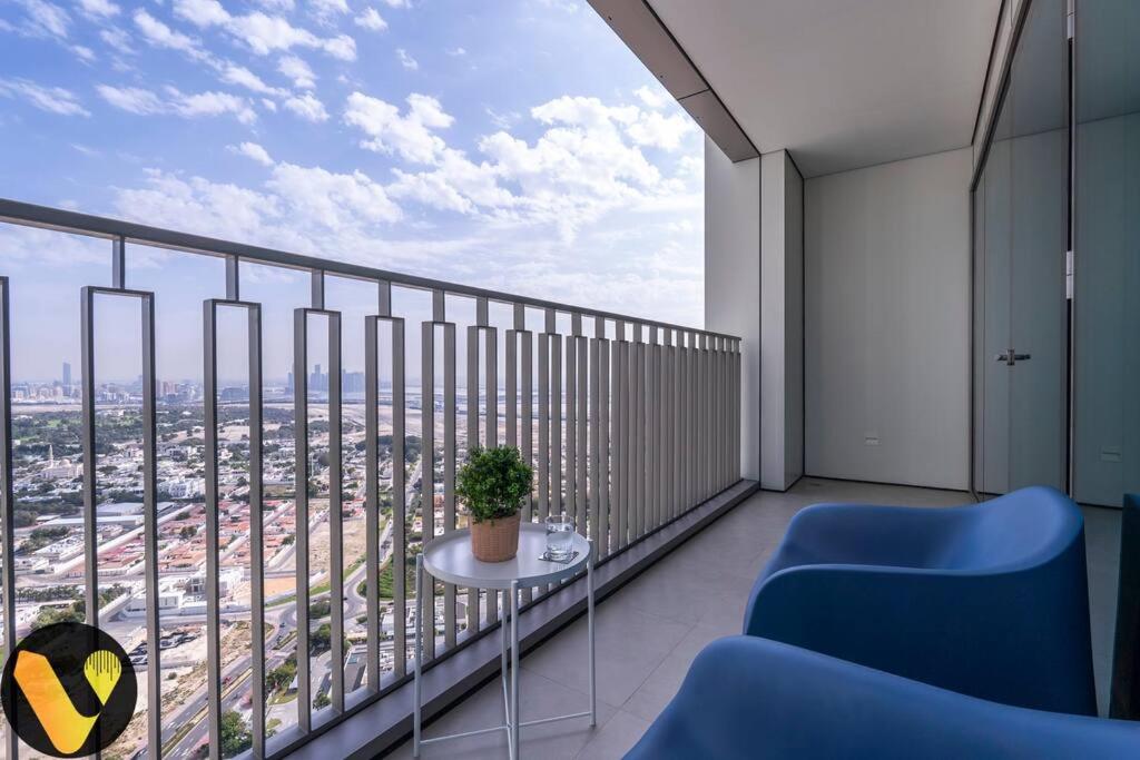 Vogue Vacation Homes, Downtown Views II with Direct Access to Dubai Mall Via a Climate Controlled Bridge, One Bedroom Apartment with Balcony and City View - 3