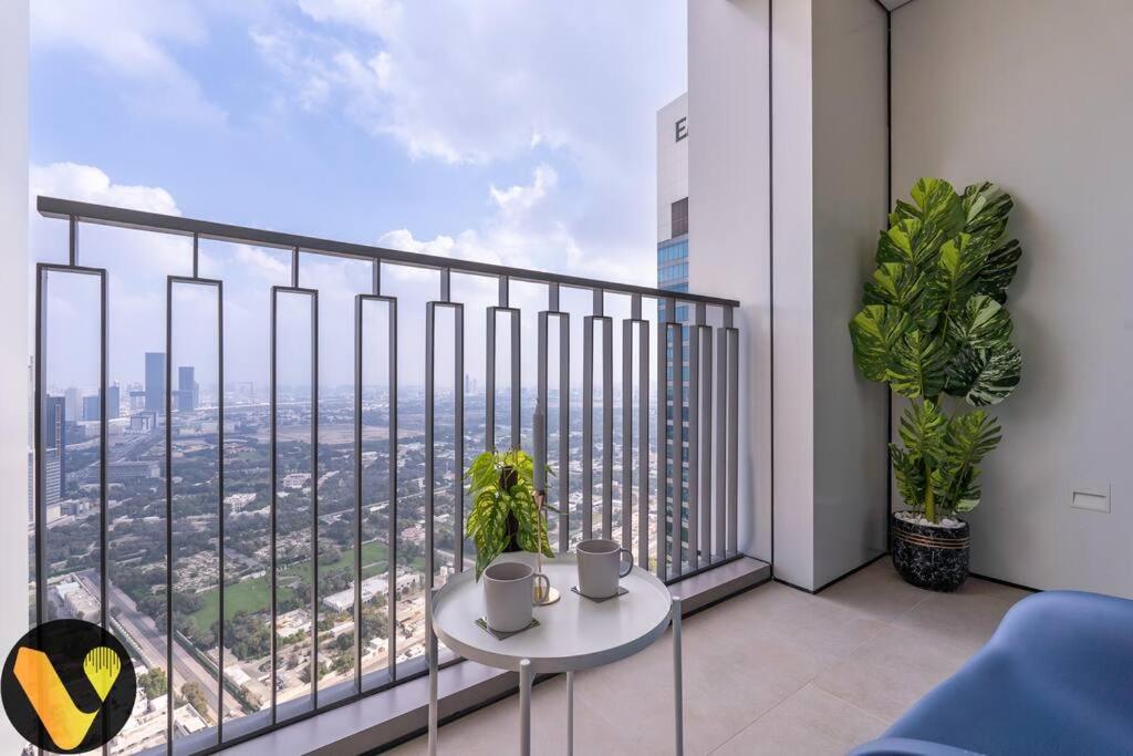 Vogue Vacation Homes, Downtown Views II with Direct Access to Dubai Mall Via a Climate Controlled Bridge, One Bedroom Apartment with Balcony and City View - 3