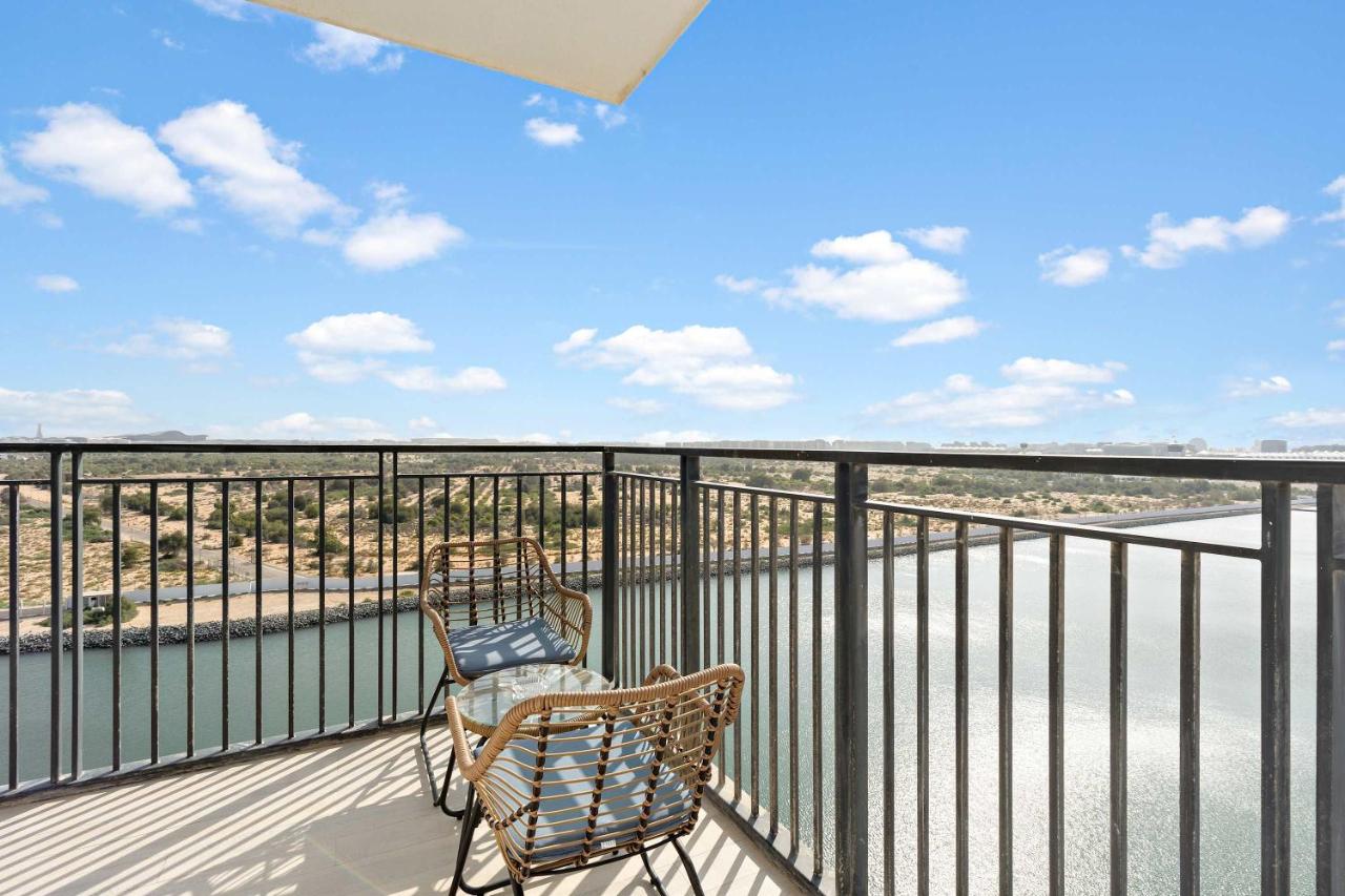 Silkhaus Vacation Homes Luxury 3BR and Maid Room in Water's Edge - 4