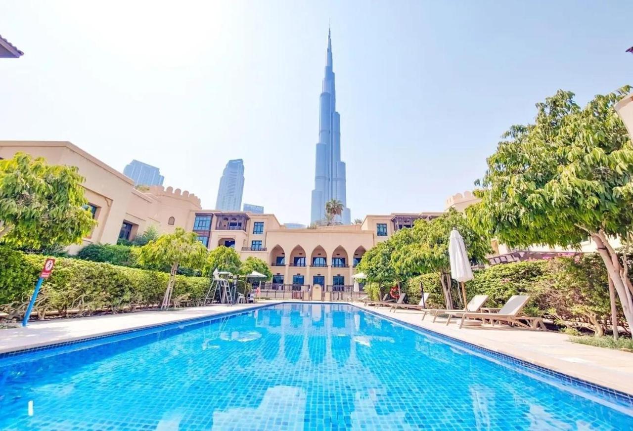Upgraded 1BR Retreat with Iconic Burj Khalifa Views - 3