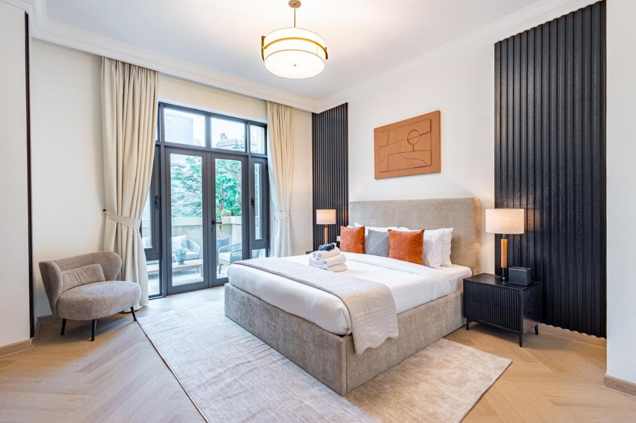 Upgraded 1BR Retreat with Iconic Burj Khalifa Views - 4