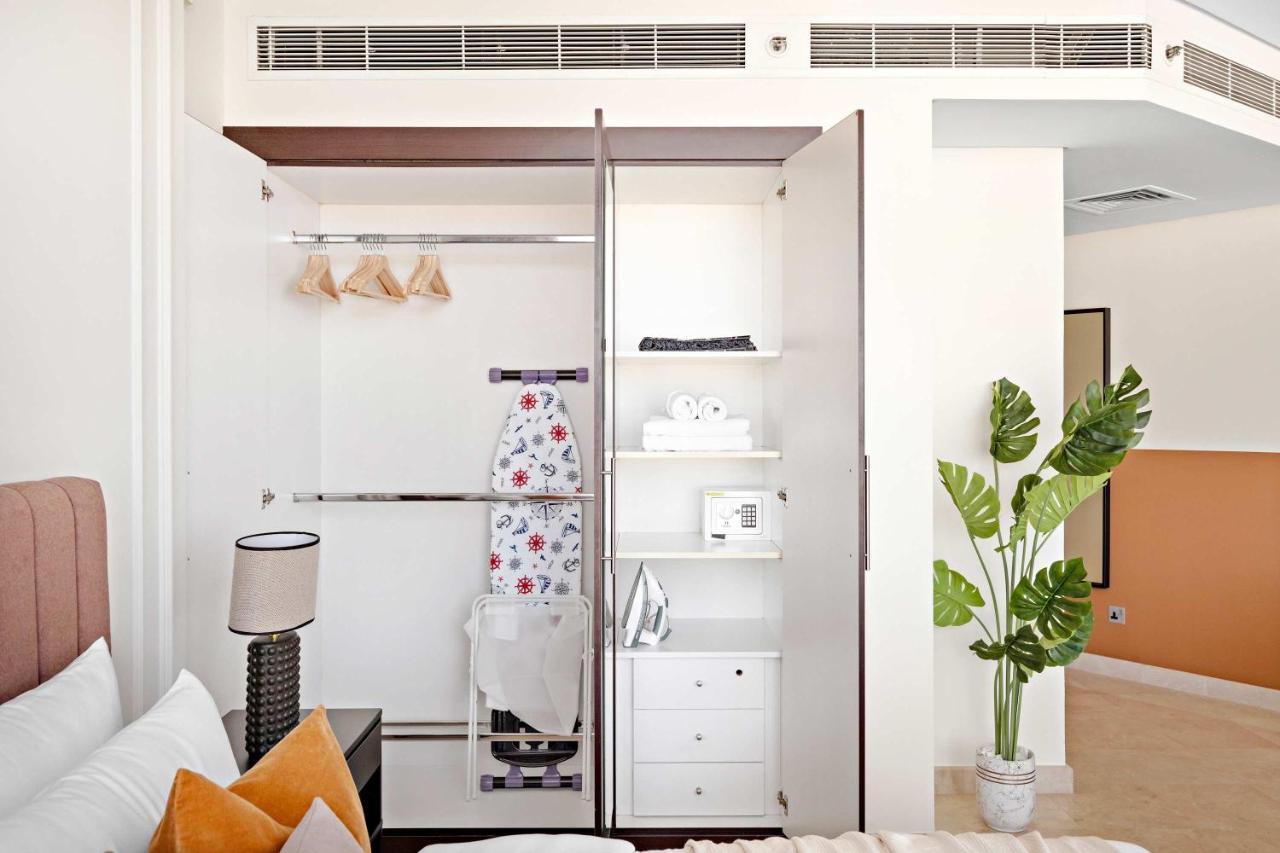 Silkhaus Vacation Homes Sky Gardens Chic Studio in DIFC Living - 4