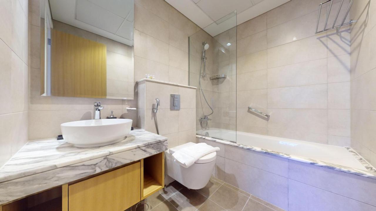 Vacationer Holiday Homes I Sophisticated 2 Bed l Large Balcony with City Views l Business Bay - 3