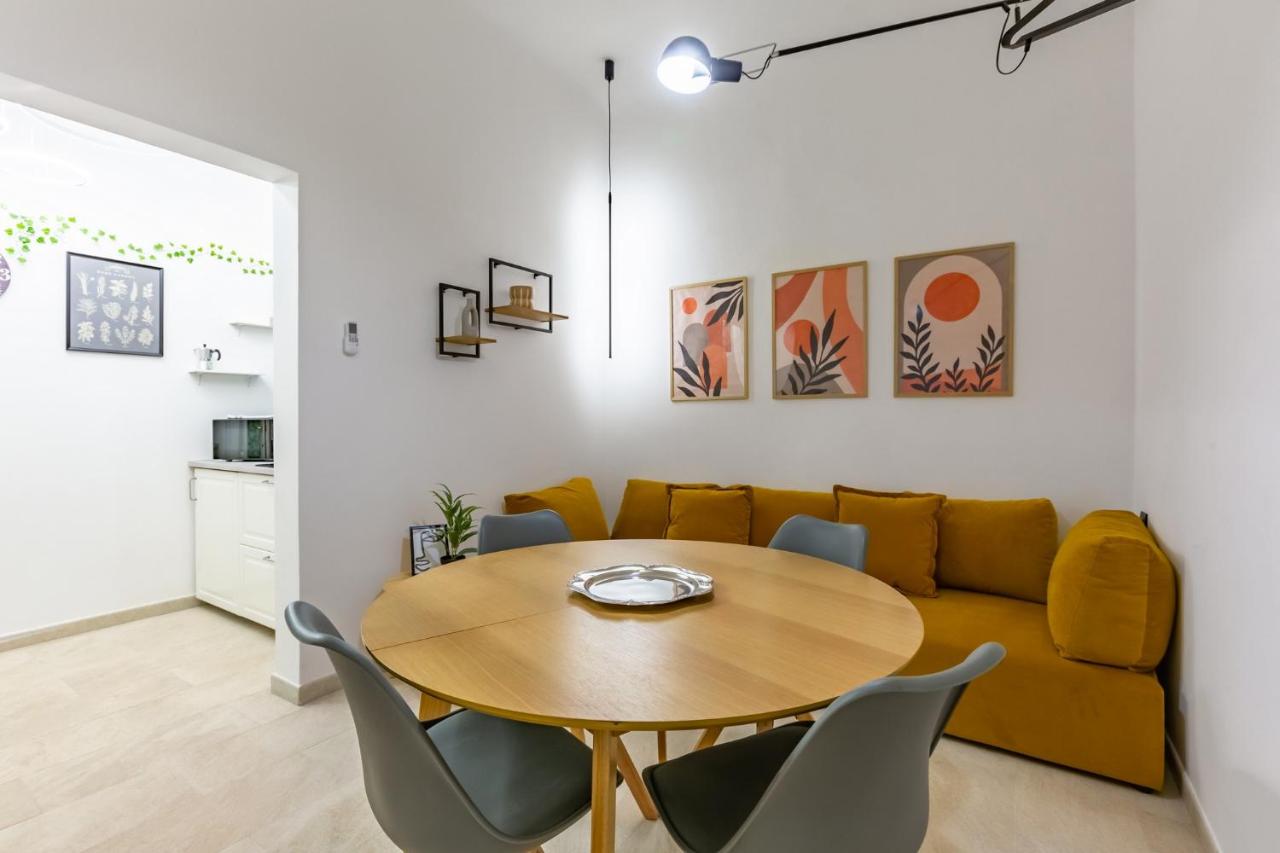 GuestHost - San Lorenzo Central Roomy Apartment