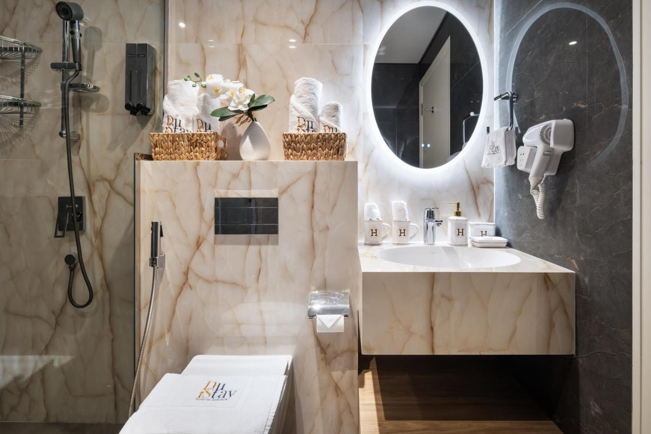 Downtown Luxury Treat - Premium Location! 2 bedroom! - 3