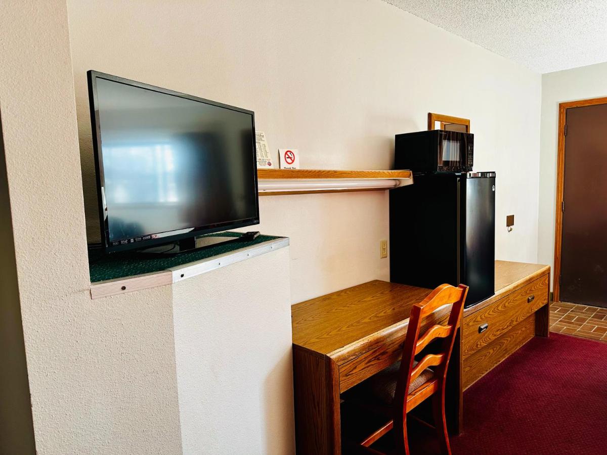 American Inn Ozark — photo 14